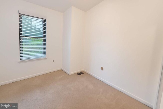 Building Photo - 5105 King Charles Way
