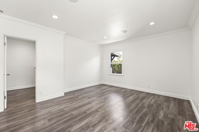 Building Photo - 23046 Leonora Dr