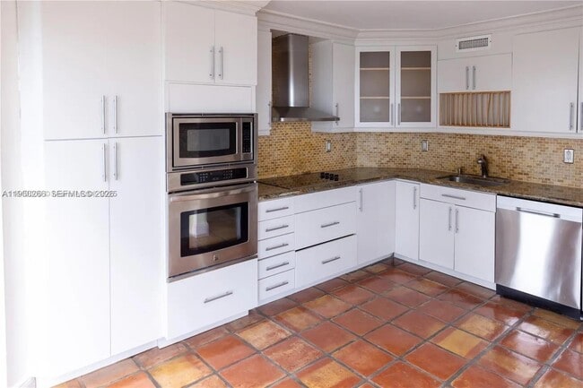 Building Photo - 6423 Collins Ave