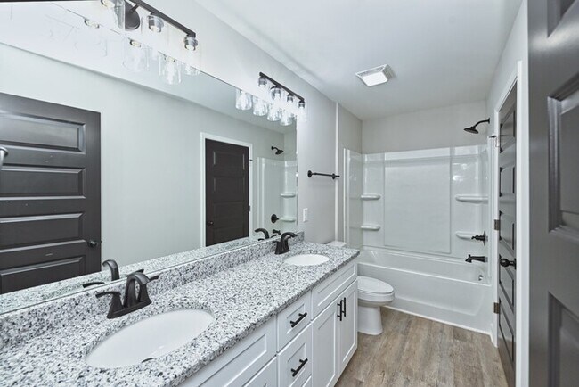 Building Photo - 146 N Trigg Ave