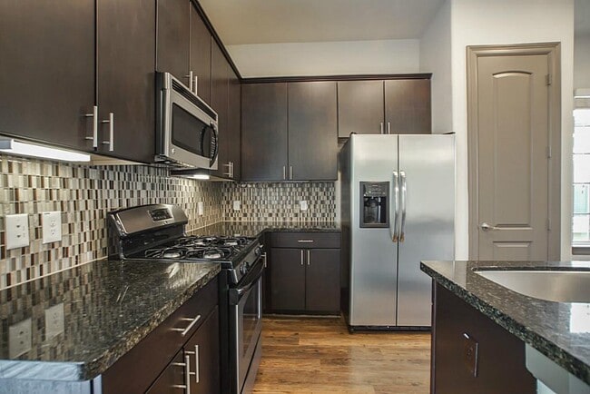 Building Photo - 103 Aventura Pl