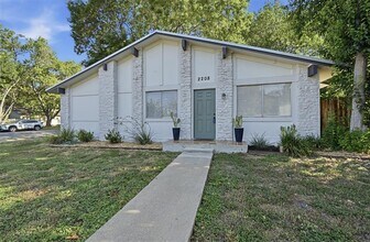 Building Photo - 2208 Deadwood Dr