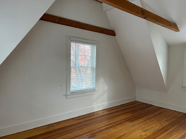 Building Photo - Charming Single Home!