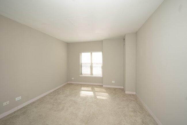 Building Photo - 100 W Chestnut St