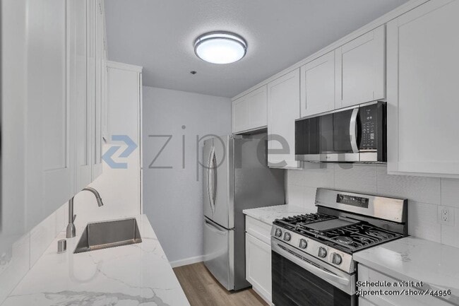 Building Photo - 1026 San Luis Cir