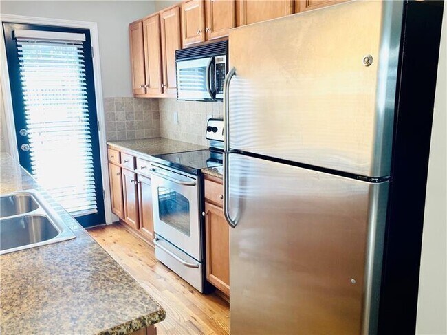 Building Photo - 48 Peachtree Ave NE