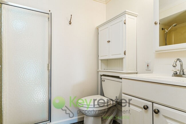 Building Photo - Comfort and Charm in This Bright 2-Bedroom...