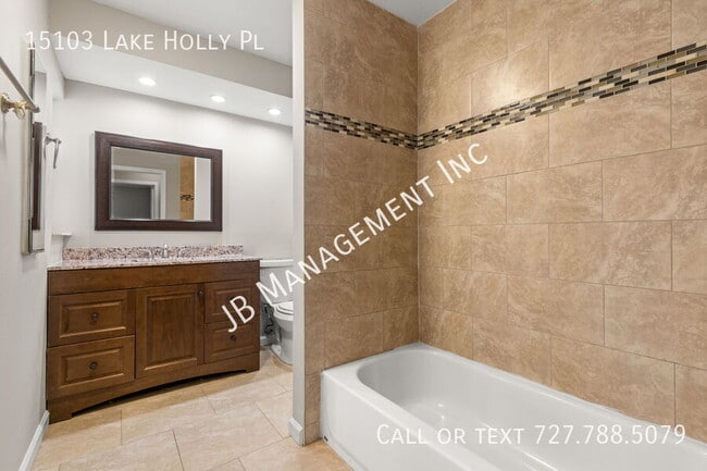 Building Photo - 15103 Lake Holly Pl
