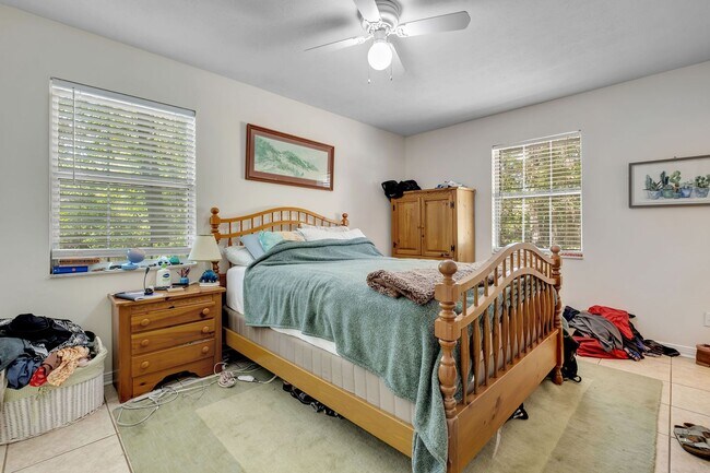 Building Photo - Updated Home Off Old Bainbridge Road