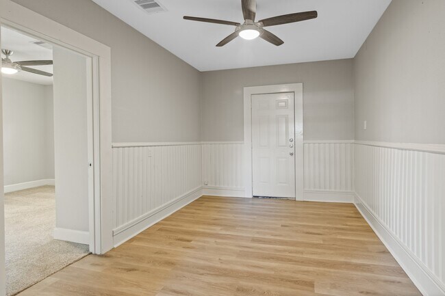 Building Photo - 406 Bardash St