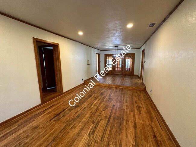 Building Photo - 1304 Sheldon St