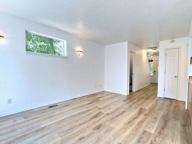 Building Photo - 8807 N Tyndall Ave
