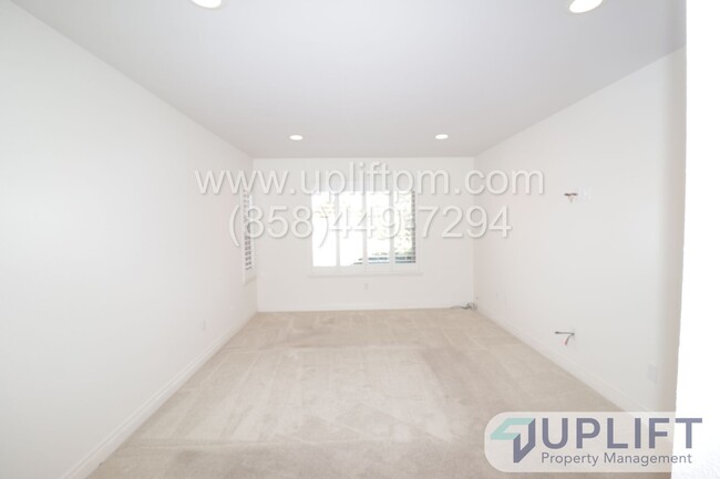 Building Photo - 2 BED 2 BATH CONDO WITH BONUS ROOM IN THE ...