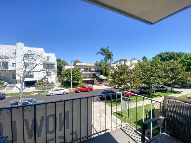 Interior Photo - 1823 Camden Ave