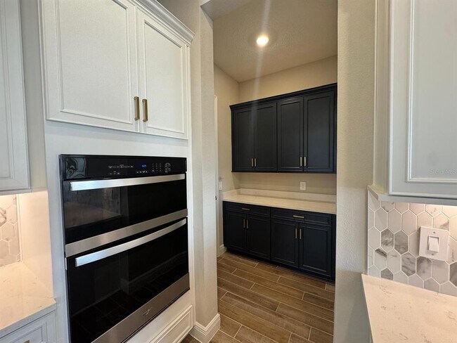 Building Photo - 16405 Silver Brk Wy