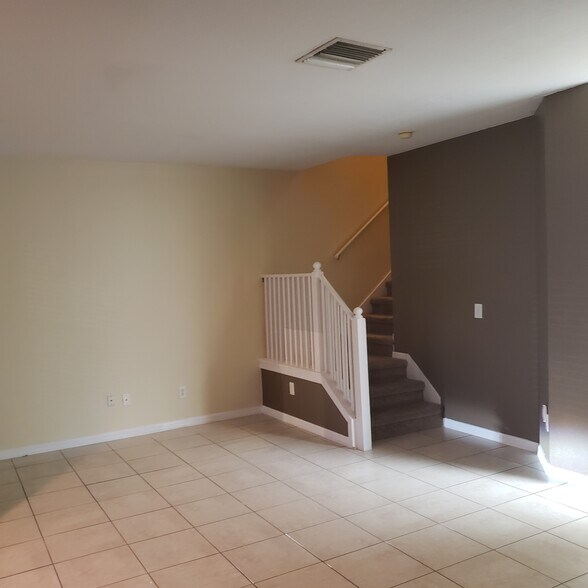 Building Photo - 1243 Charlesworth Dr