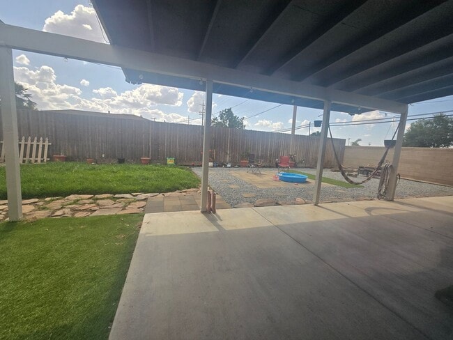 Building Photo - 3 Br 2 Ba home available