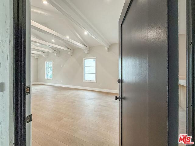 Building Photo - 150 N Arnaz Dr