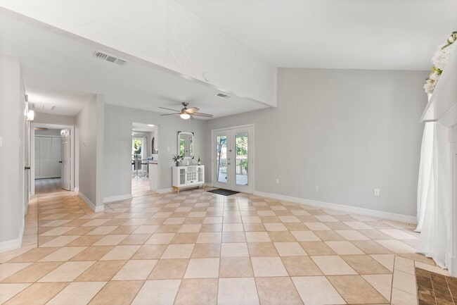 Building Photo - 71 Hideaway Dr