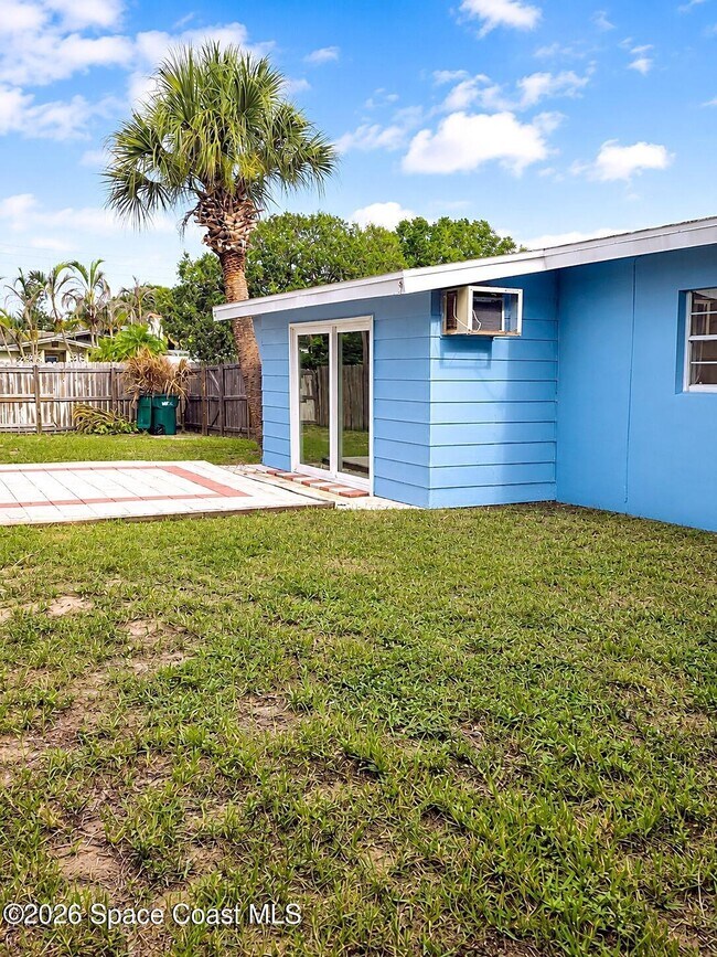 Building Photo - 217 Martin St