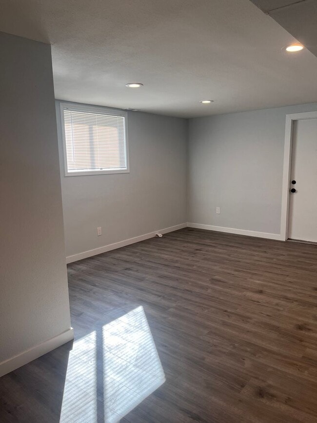 Building Photo - 5622 35th Ave E