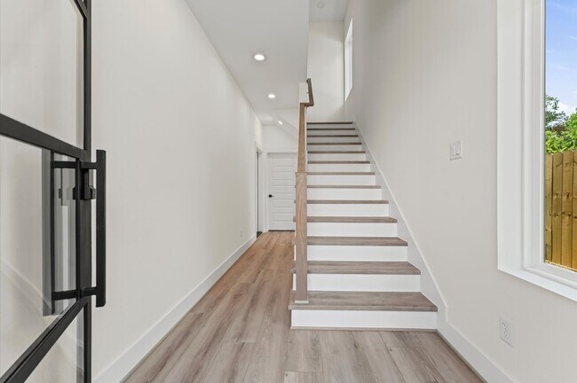 Building Photo - 4104 Alice St