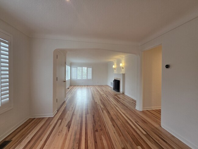 Building Photo - 963 Parkway Dr NW