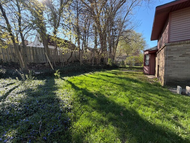 Building Photo - Charming Updated 3-Bedroom in the Heart of Alger Heights
