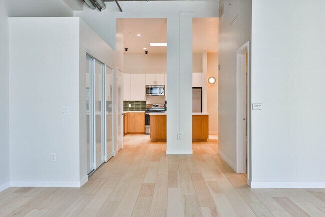 Building Photo - 3211 Fifth Ave