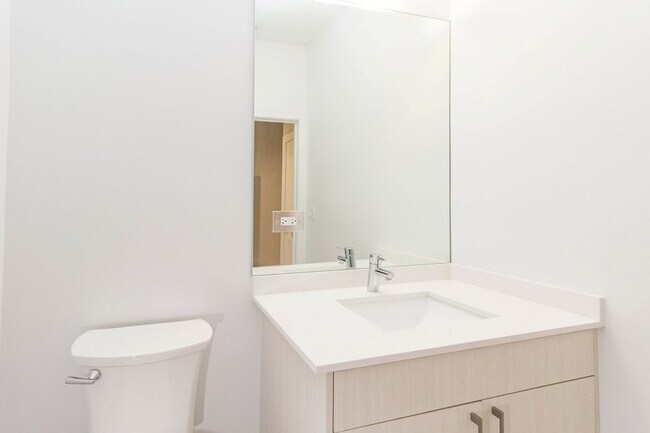 Building Photo - 1554 N Talman Ave