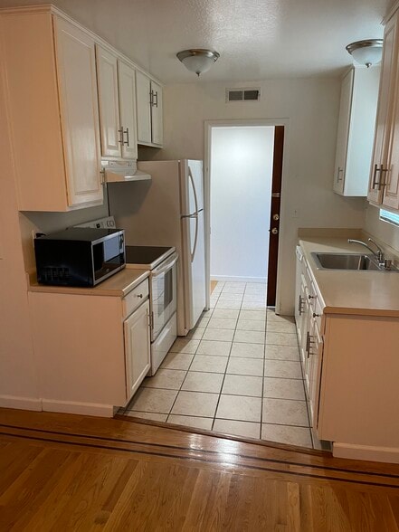 Building Photo - 1222 Sir Francis Drake Blvd