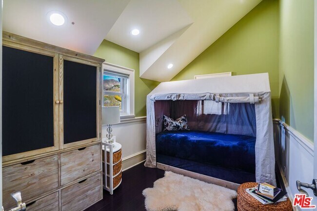 Building Photo - 6277 Sea Star Dr