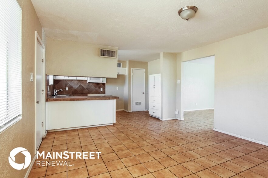 Building Photo - 4902 W Mulberry Dr