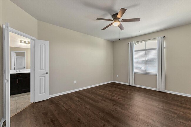 Building Photo - 2880 Donnell Dr