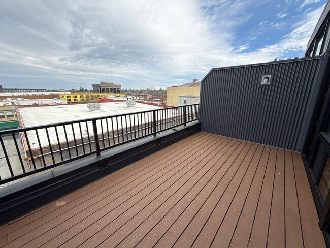 Building Photo - 160 Liberty St NE