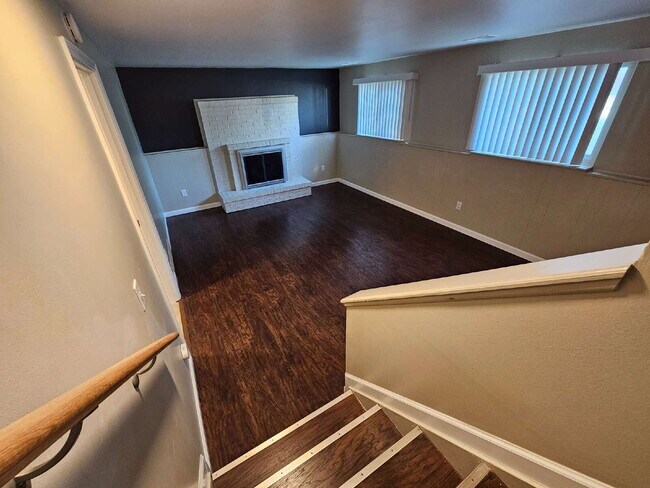 Building Photo - Clean 3-Bedroom Tri-Level, 1.5 Bath with Updated Kitchen, Great Room, Fireplace & Private Backyar...