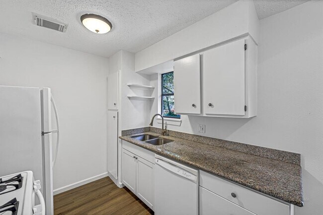 Building Photo - 32 E Rivercrest Dr