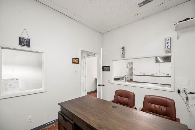 Building Photo - 1212 13th St