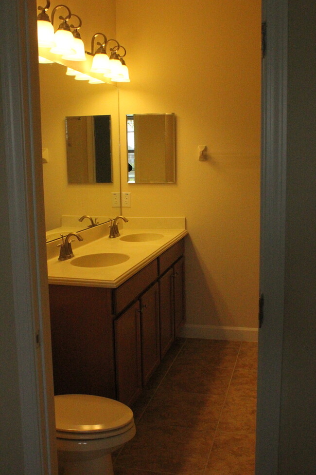 Building Photo - FOUR BEDROOM HOME FOR RENT IN INDEPENDENCE