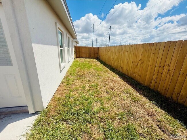 Building Photo - 6 W Citrine St