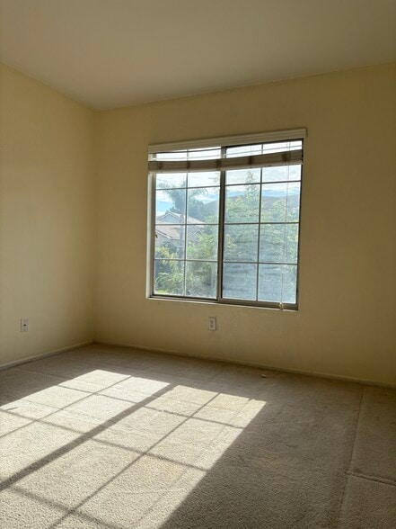 Building Photo - 16466 Denhaven Ct