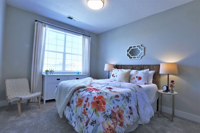 Building Photo - Like New 3BD/2.5BA with 2 Car Garage- $100...