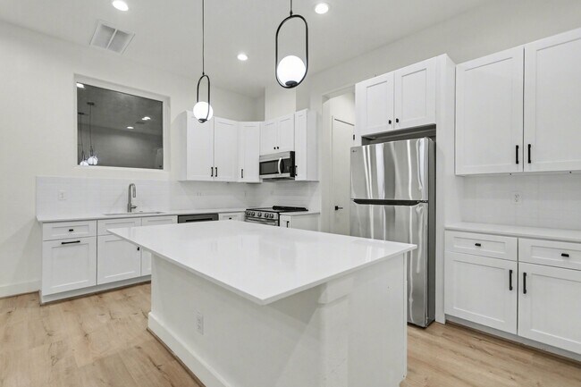 Building Photo - 203 Danna Ln