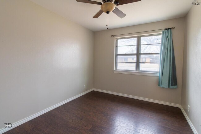 Building Photo - 4646 Sierra Madre Dr