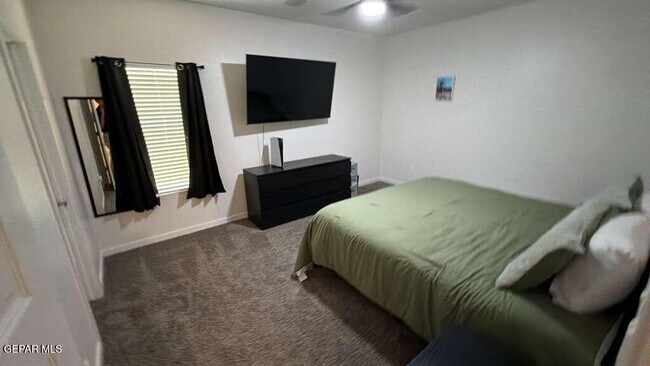 Building Photo - 476 Deserts Dr