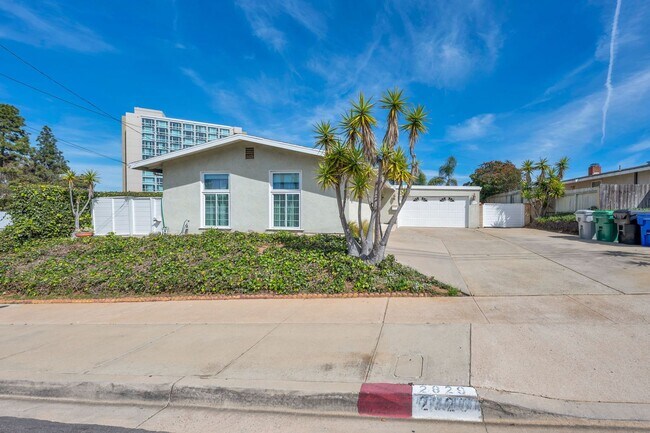 Building Photo - CHARMING 3-BED 2-BATH NEAR THE BAY WITH SPECTACULAR CANYON VIEW