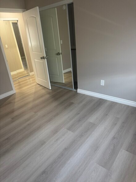 Building Photo - 374 N Ave 57