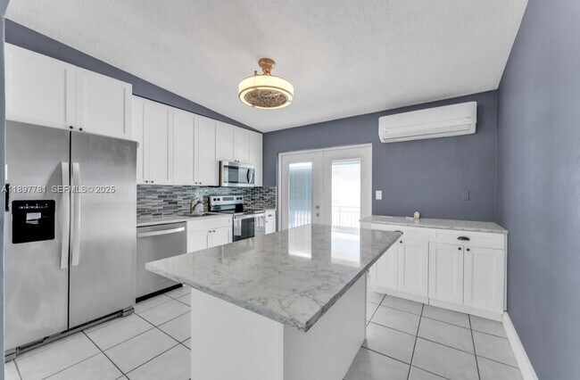 Building Photo - 67 Coral Dr