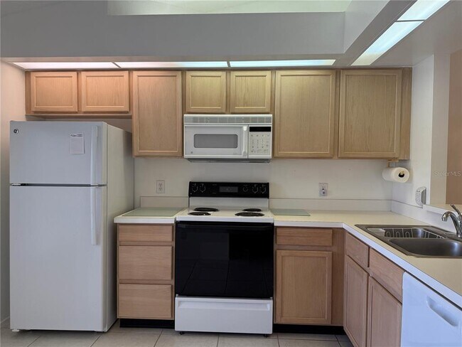 Building Photo - 13801 Timberland Dr