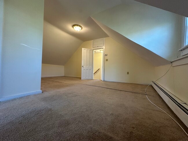 Building Photo - 708 Racebrook Rd
